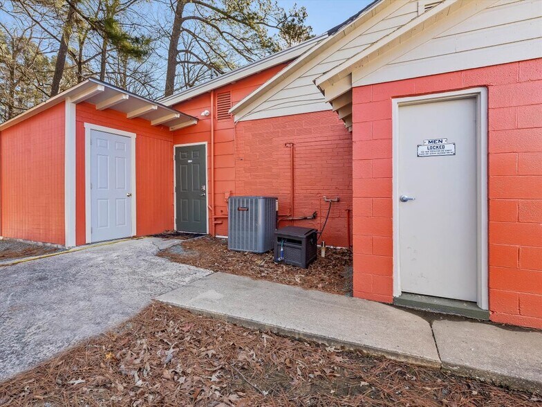 More Photos Of 8874 NC-87 Hwy, Graham Flex For Lease