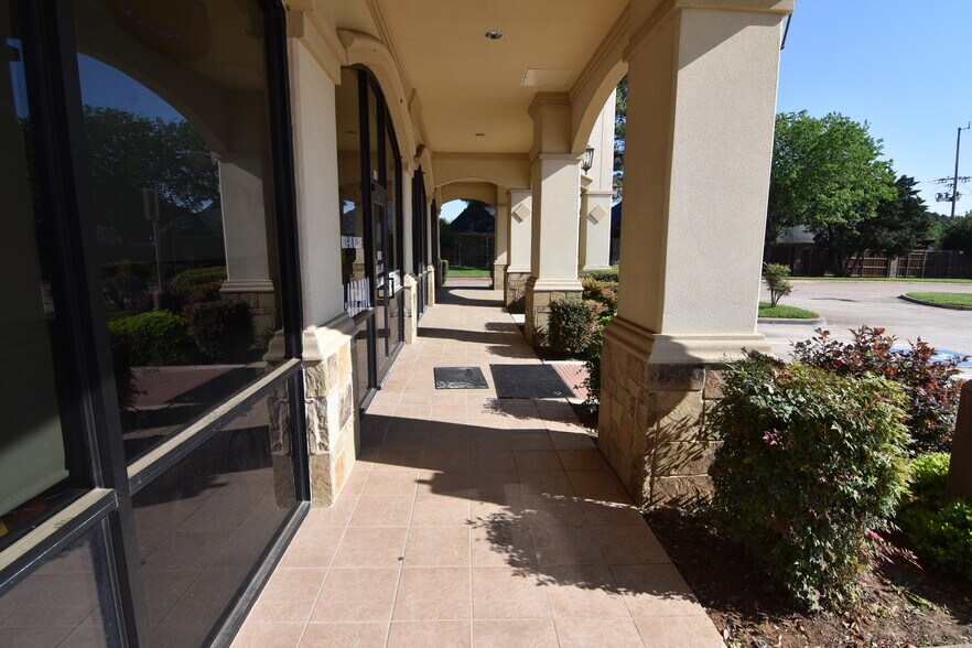 More Photos Of 5312 Park Springs Blvd, Arlington General Retail For Sale