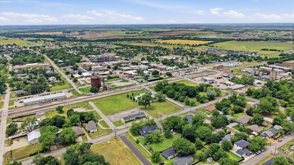 More Photos Of 202 E Main St, Celina Flex For Sale