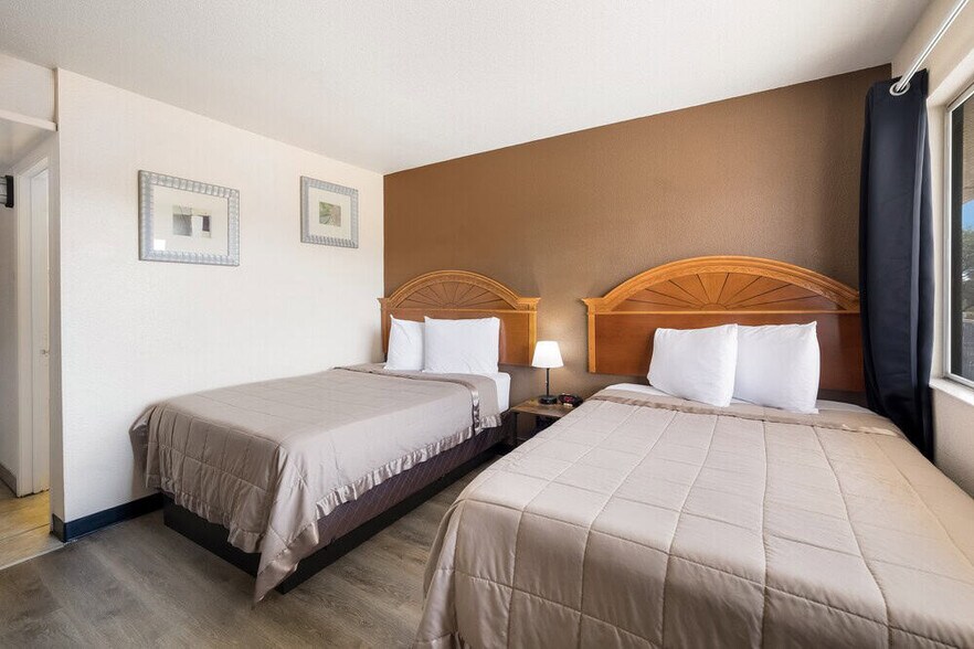 More Photos Of 1551 E Fry Blvd, Sierra Vista Hotel For Sale