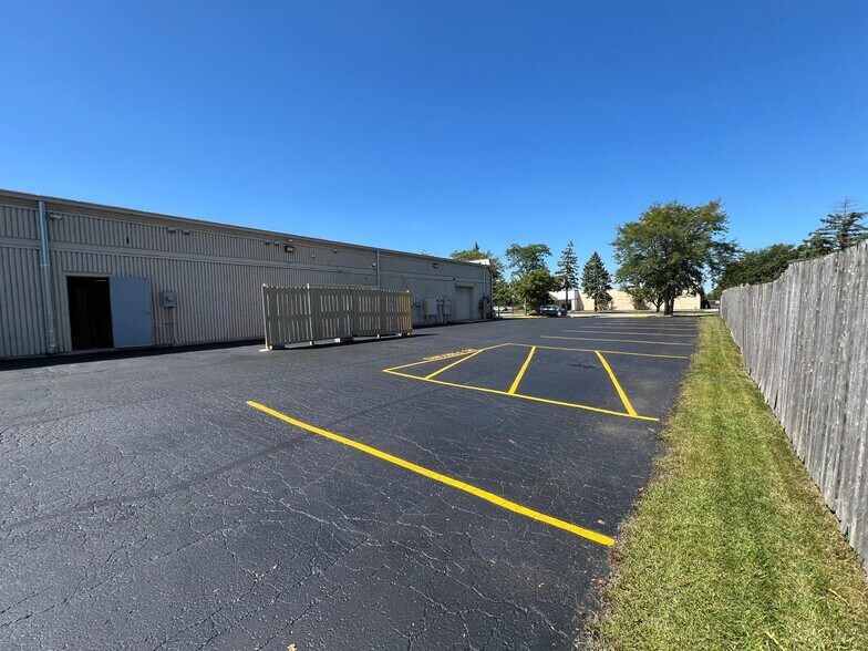 More Photos Of 15551-15567 94th Ave, Orland Park Unknown For Lease