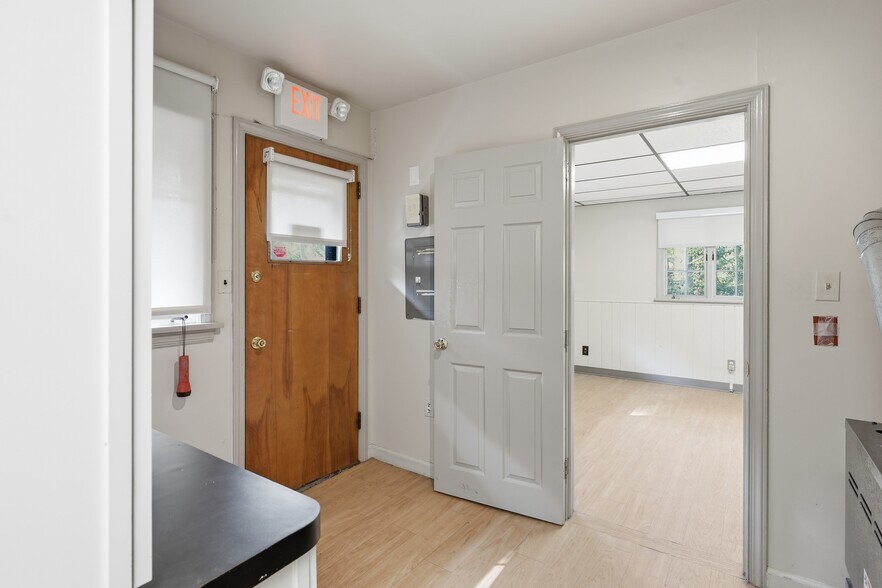 More Photos Of 222 Gibbsboro Rd, Clementon Office For Sale