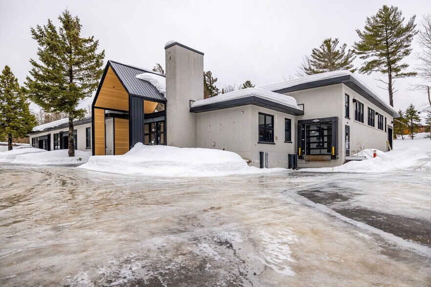 Primary Photo Of 148 Ch Watchorn, Morin-heights Flex For Lease