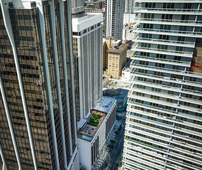 More Photos Of 1 SE 3rd Ave, Miami Office For Lease