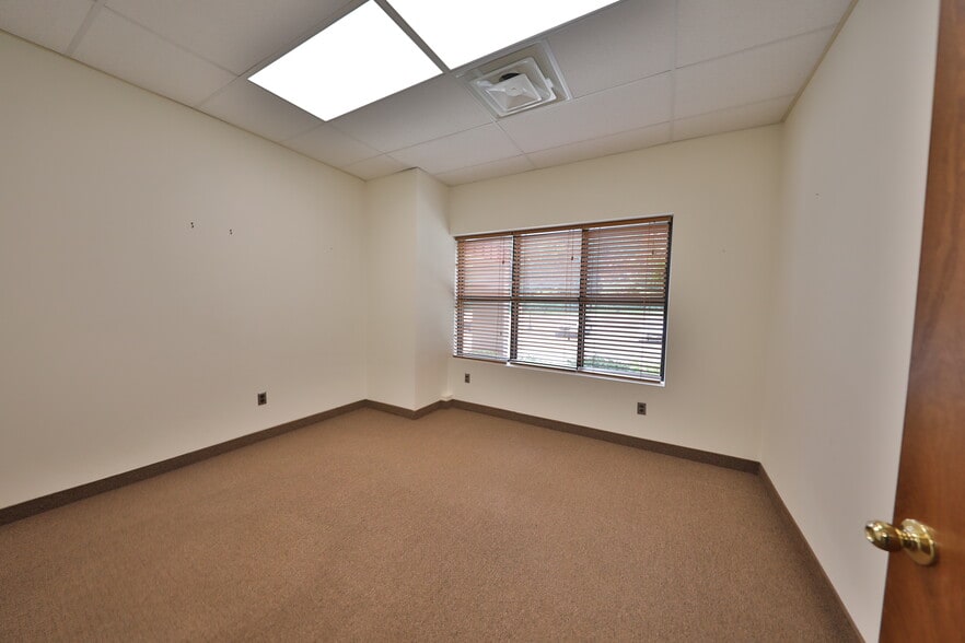 More Photos Of 12 Orben Dr, Landing Showroom For Lease
