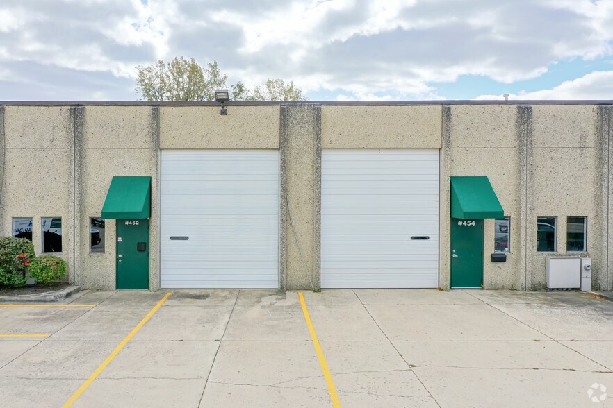 More Photos Of 450-588 W 5th Ave, Naperville Warehouse For Lease