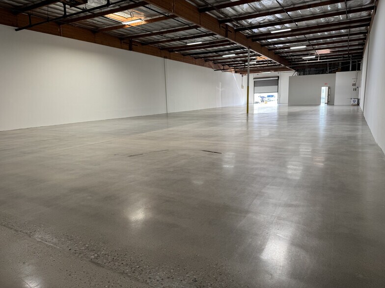 More Photos Of 13073 Bradley Ave, Sylmar Warehouse For Lease