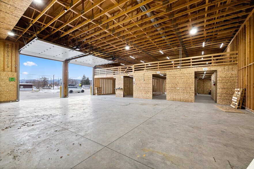 More Photos Of 115 W Wyoming St, Kalispell Warehouse For Sale