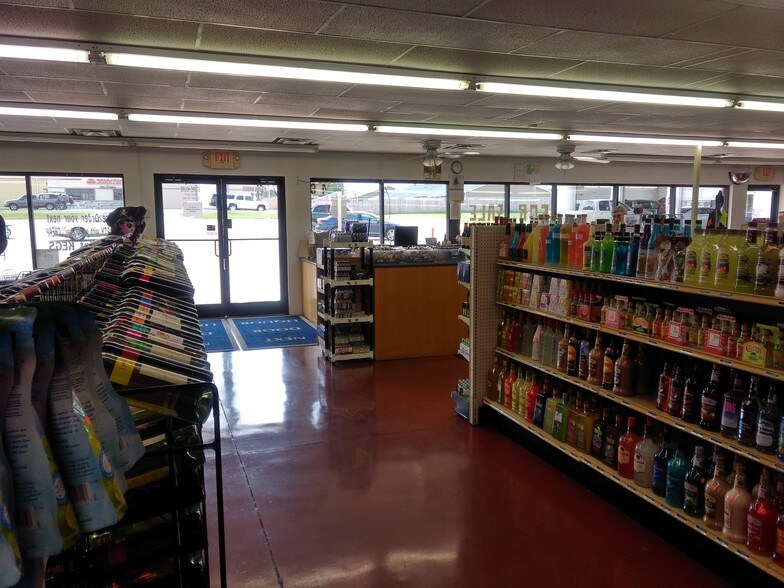 More Photos Of 404-406 W Country Club Rd, Chickasha General Retail For Sale