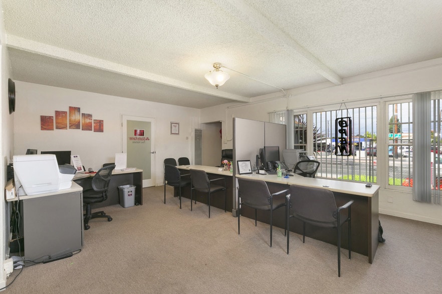 More Photos Of 1202-1204 W 1st St, Santa Ana Freestanding For Lease