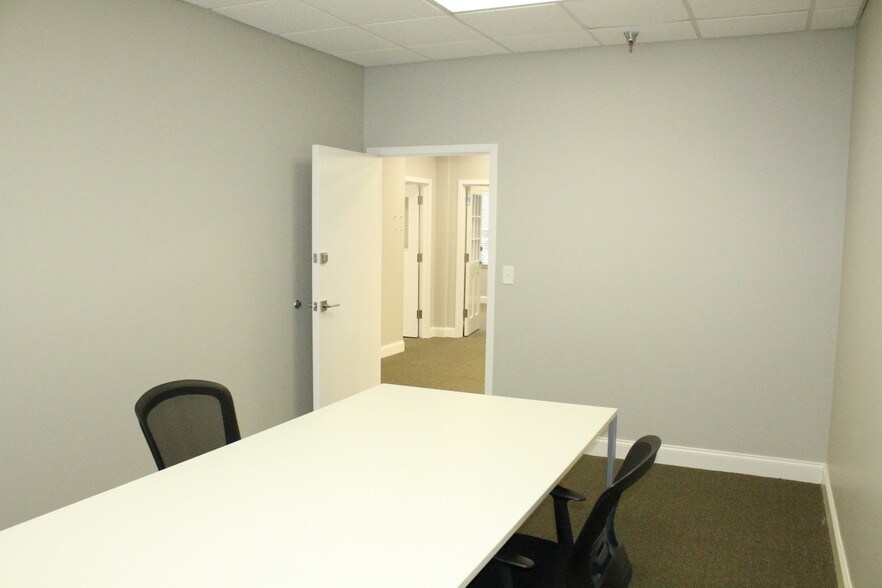 More Photos Of 400 Main St, Hilton Head Office For Lease