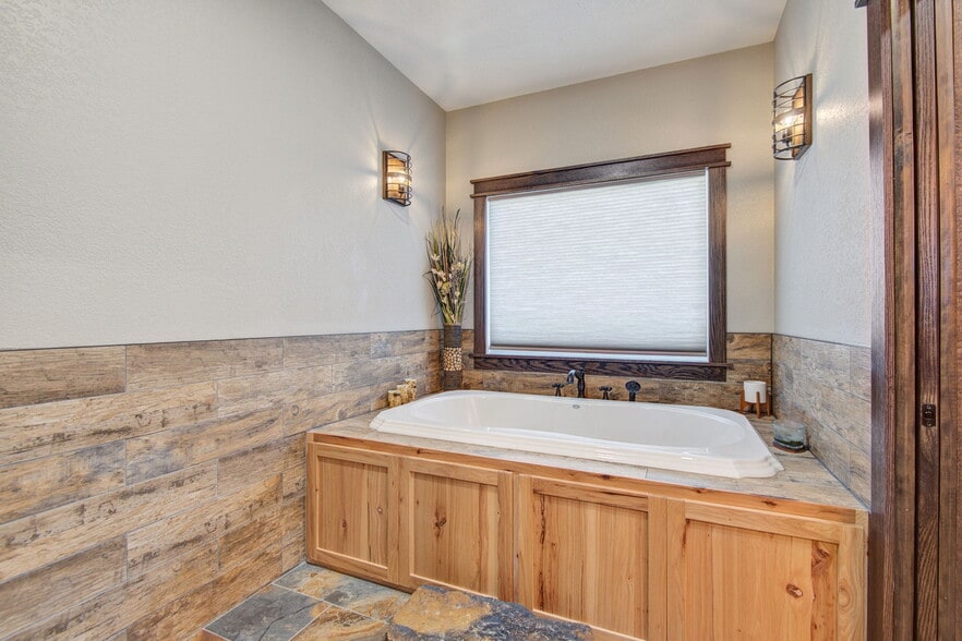 More Photos Of 4748 N 4318, Pryor Flex For Sale