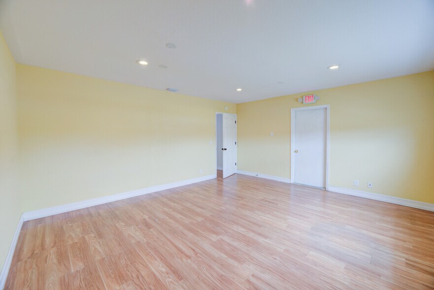 More Photos Of 359 10th St, West Palm Beach Storefront Retail Office For Sale