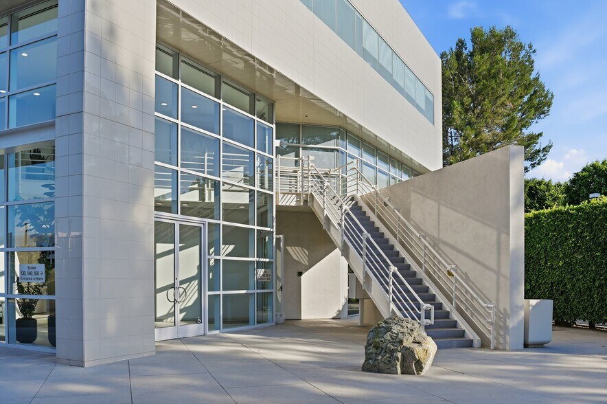 More Photos Of 1 Venture, Irvine Office For Lease