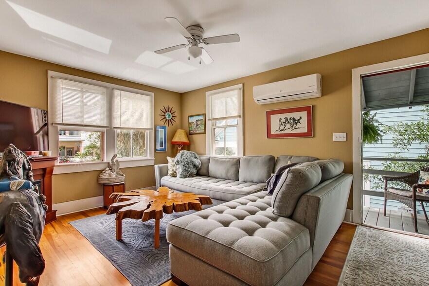 More Photos Of 516 Ash St, Fernandina Beach Freestanding For Lease