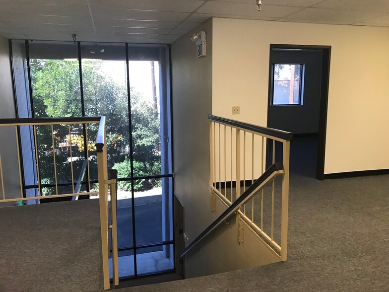 More Photos Of 15392 Cobalt St, Sylmar Warehouse For Lease