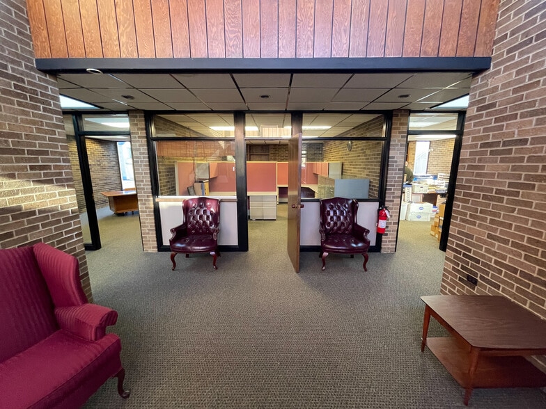 More Photos Of 1126 6th Ave, Beaver Falls Office For Lease