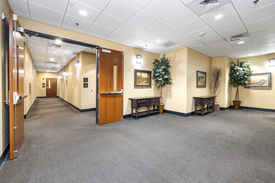 More Photos Of 325 W Gurley St, Prescott Office For Lease