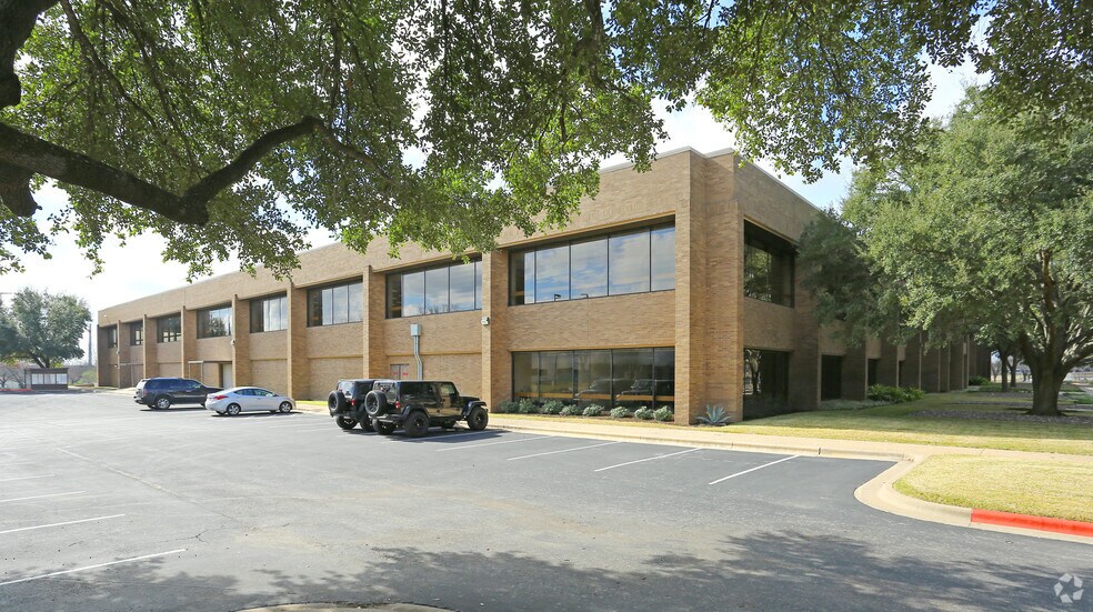 More Photos Of 5900 E Ben White Blvd, Austin Office For Lease