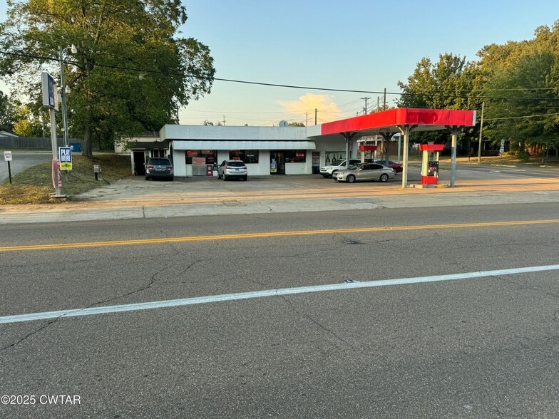 Primary Photo Of 2115 E Main St, Humboldt Convenience Store For Sale