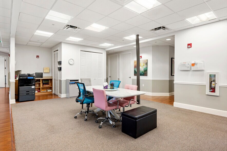More Photos Of 9681 Gladiolus Dr, Fort Myers Coworking Space