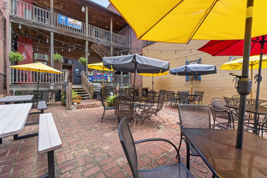 More Photos Of 138 N Main St, Saint Charles General Retail For Sale