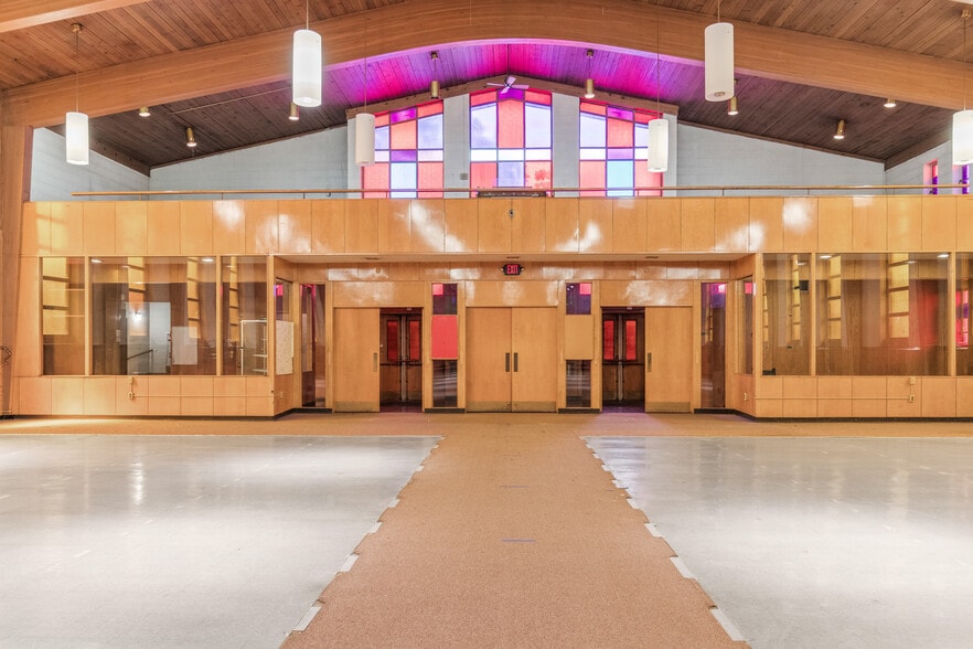 More Photos Of 26123 McDonald St, Dearborn Heights Religious Facility For Lease