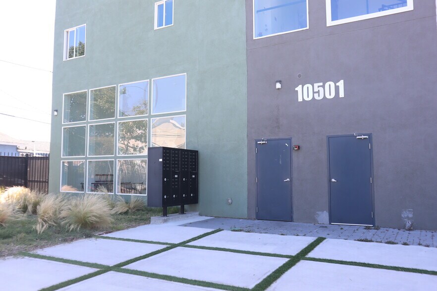 More Photos Of 10501 Wilmington Ave, Los Angeles Apartments For Sale
