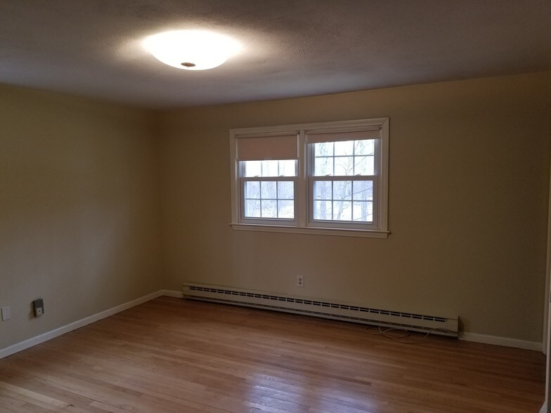 More Photos Of 450 W Todd St, Hamden Specialty For Sale