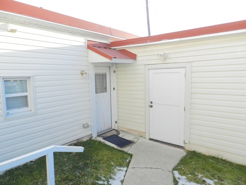 More Photos Of 901 Main St, Salmon Office For Sale