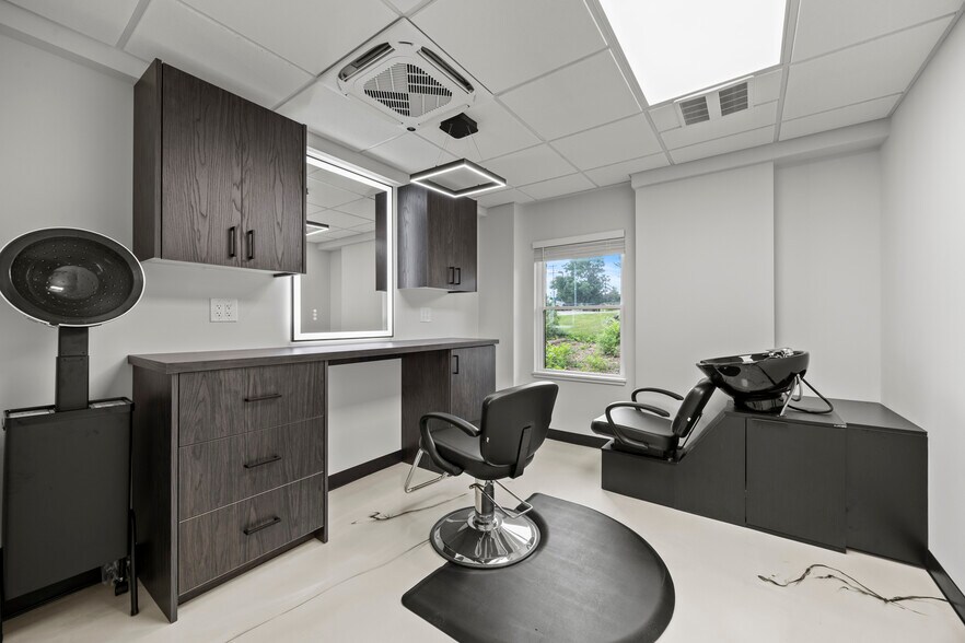 More Photos Of 4588 Kenny Rd, Columbus Storefront Retail Office For Sale