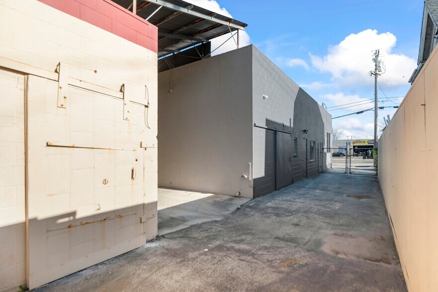 More Photos Of 585 W Hedding St, San Jose Service For Sale