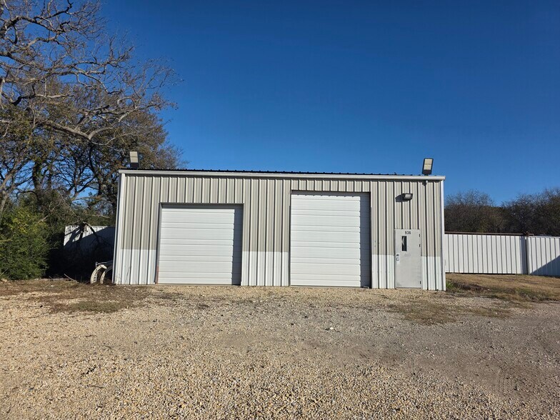 More Photos Of 870 N Mayhill Rd, Denton Industrial For Lease