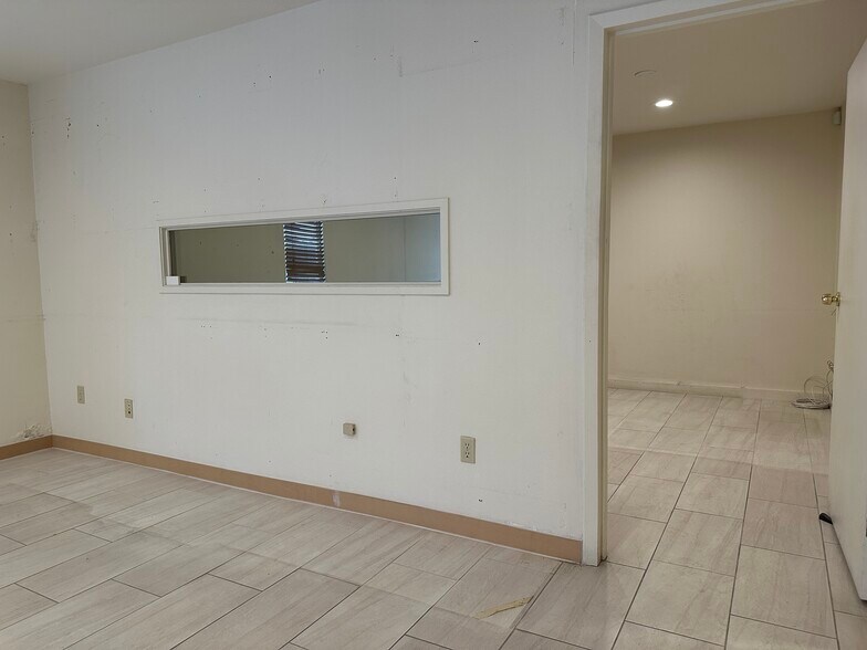 More Photos Of 8585-8589 Canoga Ave, Canoga Park Service For Lease