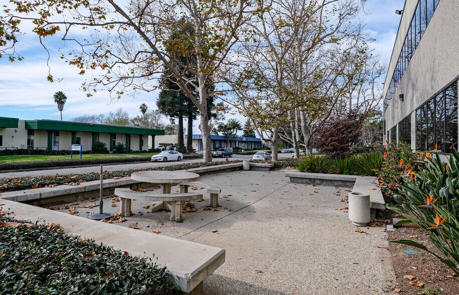 More Photos Of 5540 Ekwill St, Santa Barbara Flex For Sale