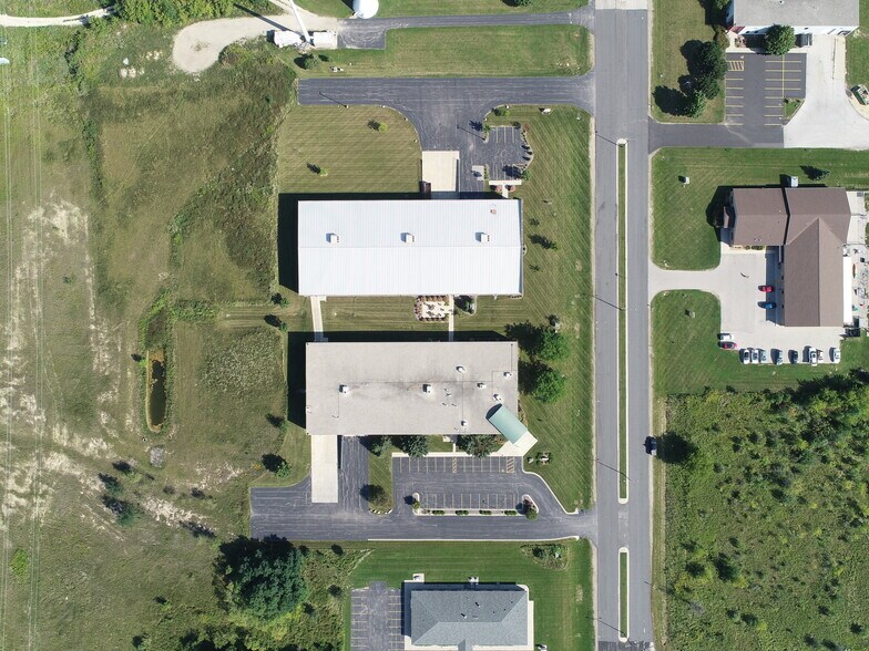 More Photos Of 591 N Dekora Woods Blvd, Saukville Unknown For Lease