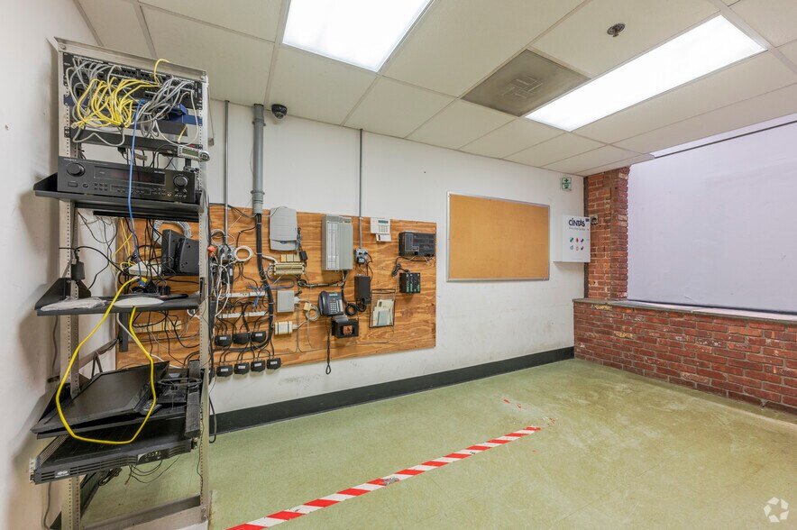 More Photos Of 1 Brockway Pl, White Plains Veterinarian Kennel For Lease