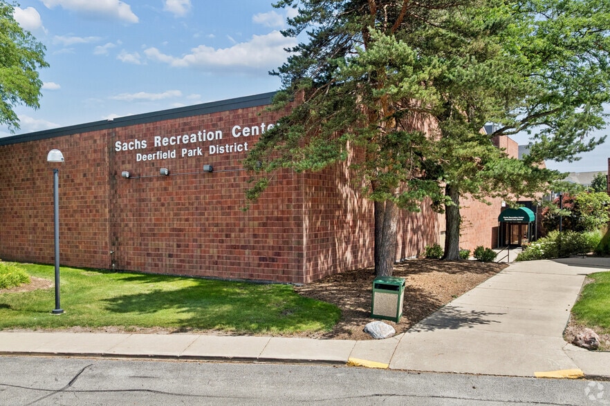 More Photos Of 401-499 Lake Cook Rd, Deerfield Storefront For Lease