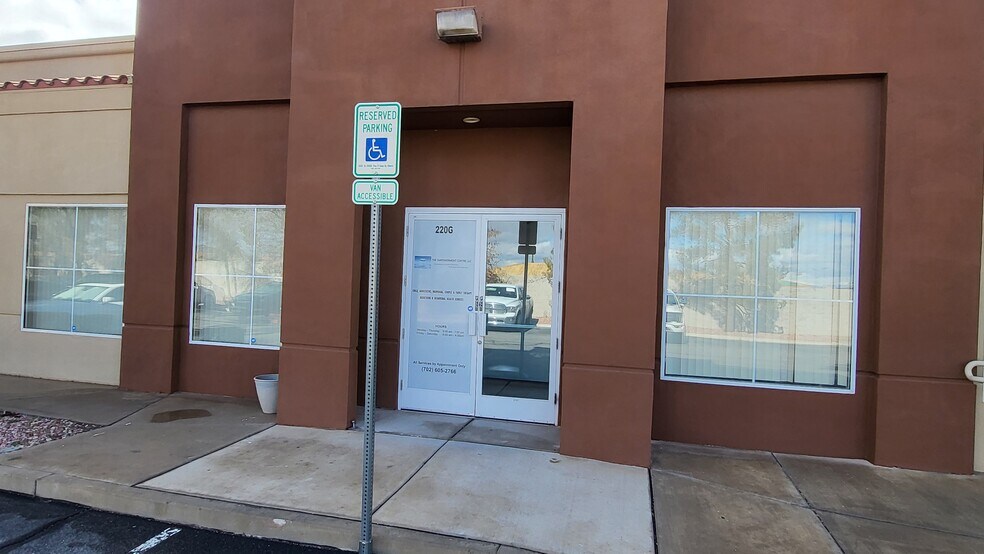 More Photos Of 220 E Horizon Dr, Henderson Medical For Lease