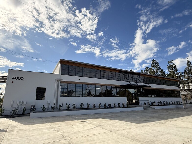 Primary Photo Of 4000-4010 Chevy Chase Dr, Los Angeles Showroom For Lease