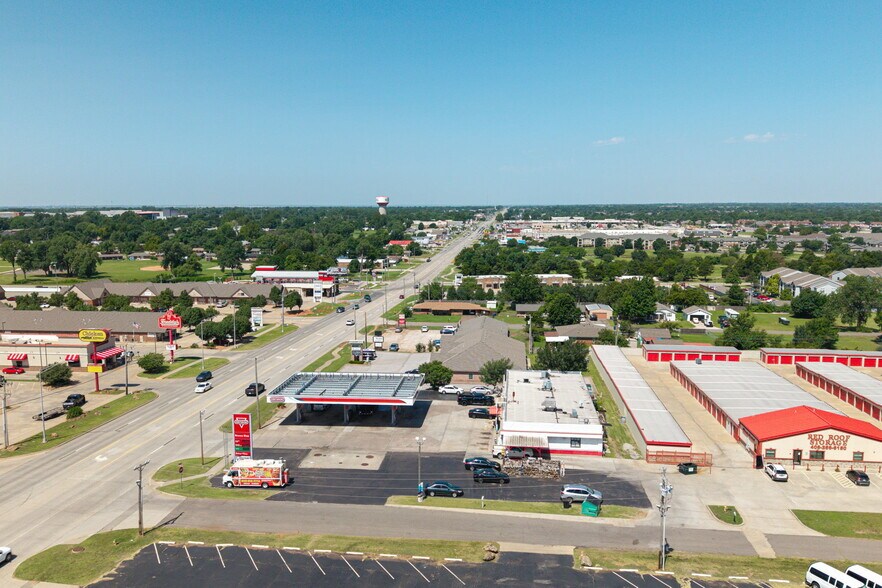 More Photos Of 543 E Ok-152, Mustang Office For Sale