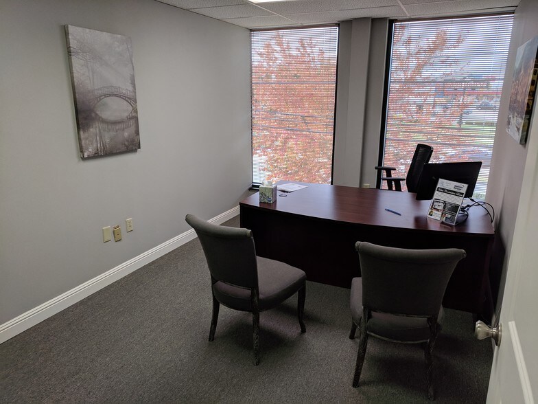 More Photos Of 2692 Richmond Rd, Lexington Office For Lease