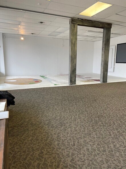 More Photos Of 2518-2536 W 13th St, Wichita Auto Repair For Lease