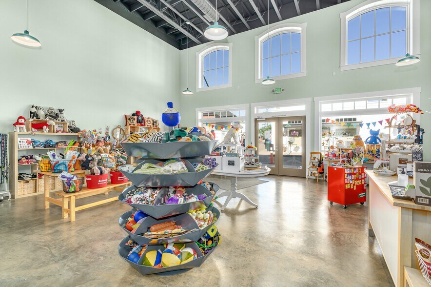 More Photos Of 215 Meriweather St #2, Pacific Beach Storefront For Sale
