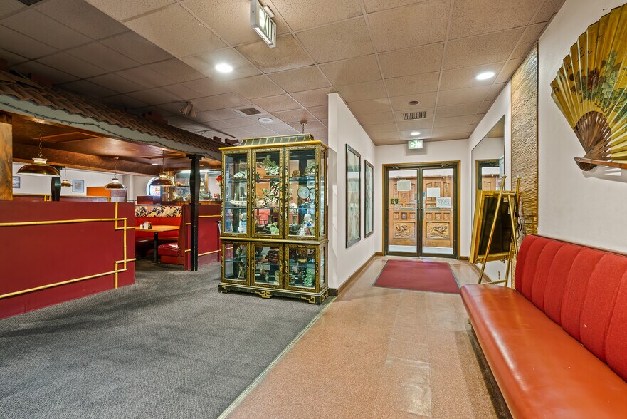 More Photos Of 9 S 1st St, Yakima Restaurant For Sale