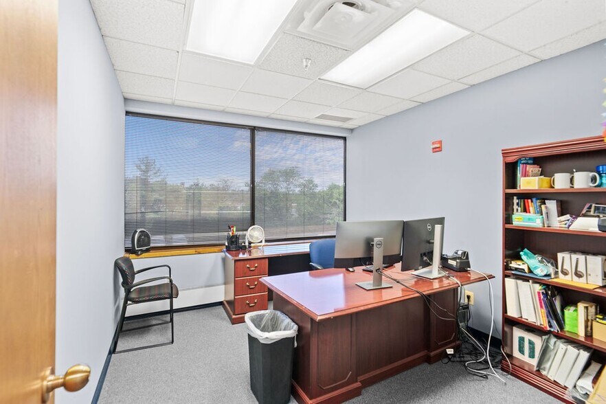 More Photos Of 4640 Forbes Blvd, Lanham Office For Lease