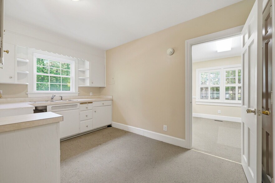 More Photos Of 1008 W Vernon Ave, Kinston Office For Sale
