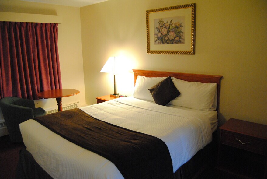 More Photos Of 4009 Gateway Blvd NW, Edmonton Hotel For Sale