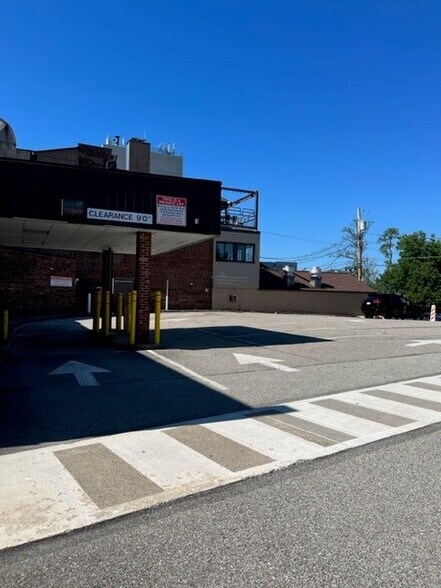 More Photos Of 620 Washington Rd, Pittsburgh Bank For Lease