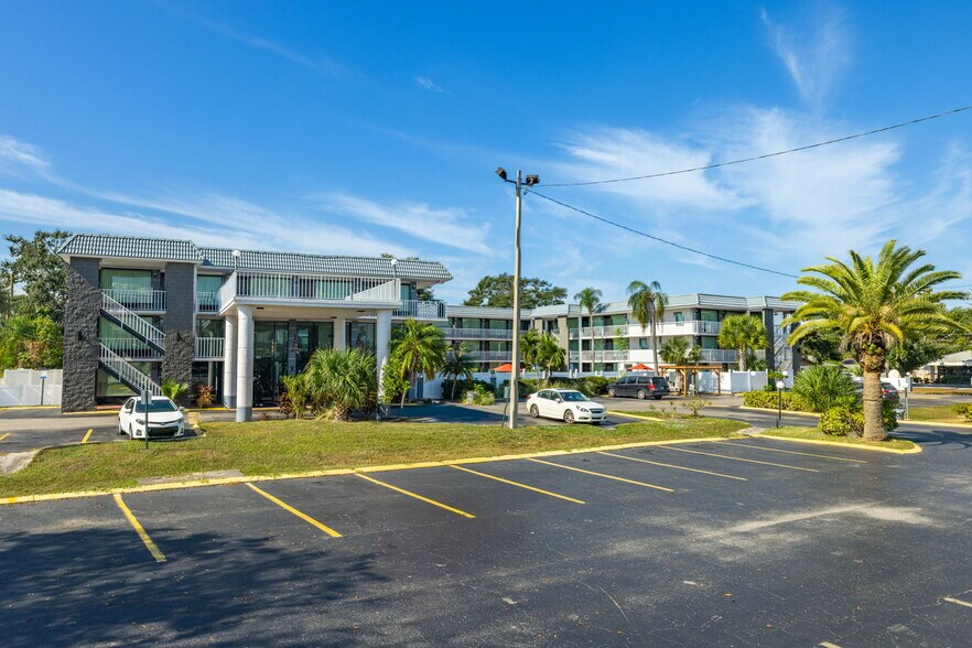 More Photos Of 1400 34th St N, Saint Petersburg Hotel For Sale